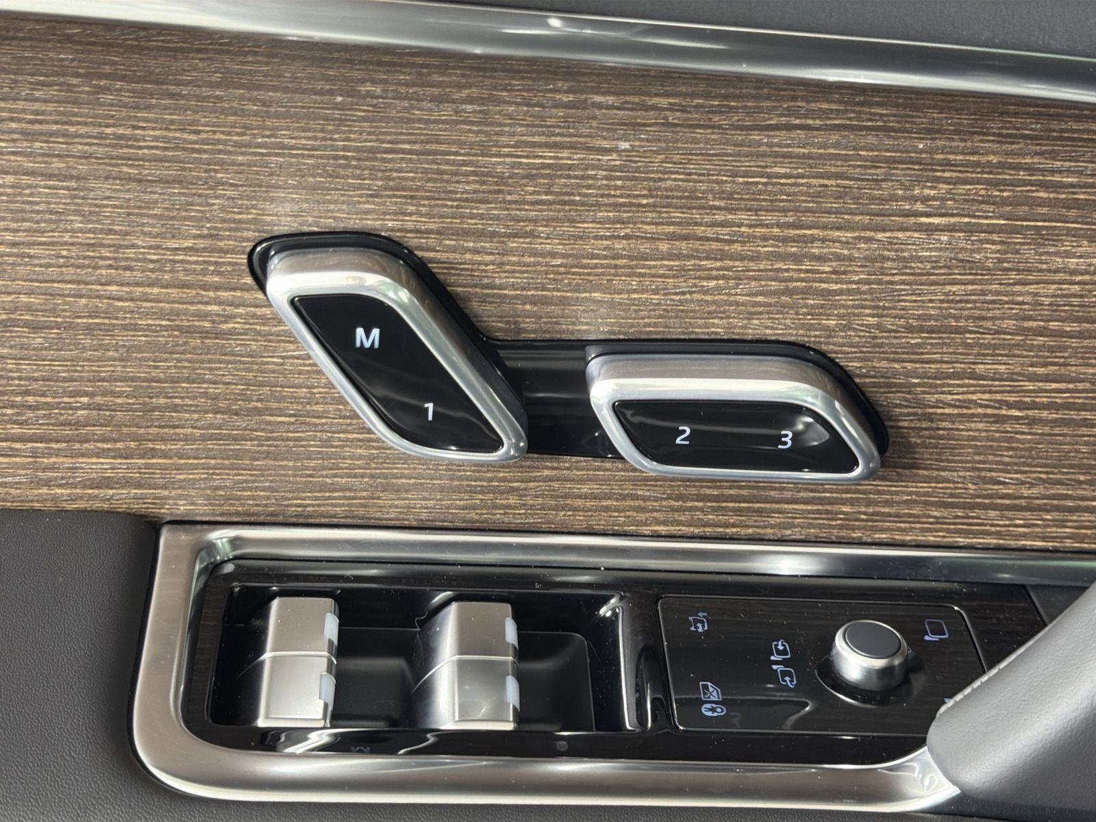 New 2026 Land Rover Range Rover SE image 24