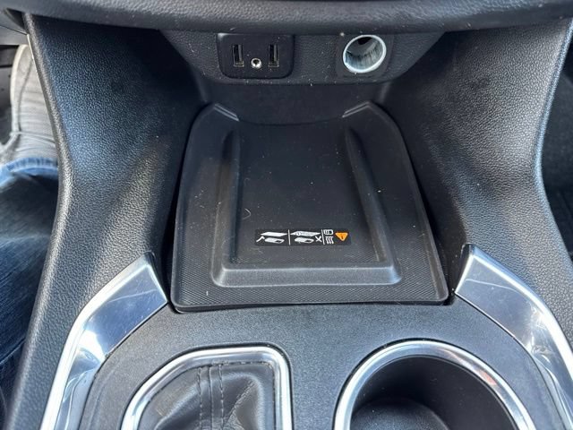 Used 2023 Chevrolet Traverse LT FWD image 9