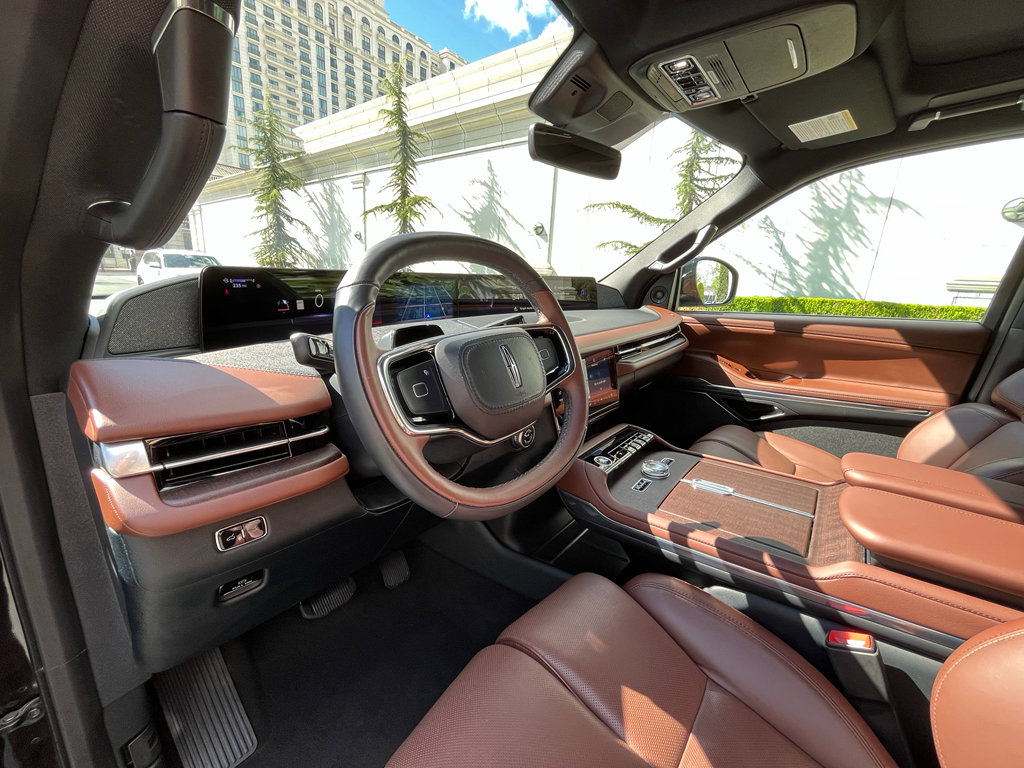 Used 2025 Lincoln Navigator Reserve image 18