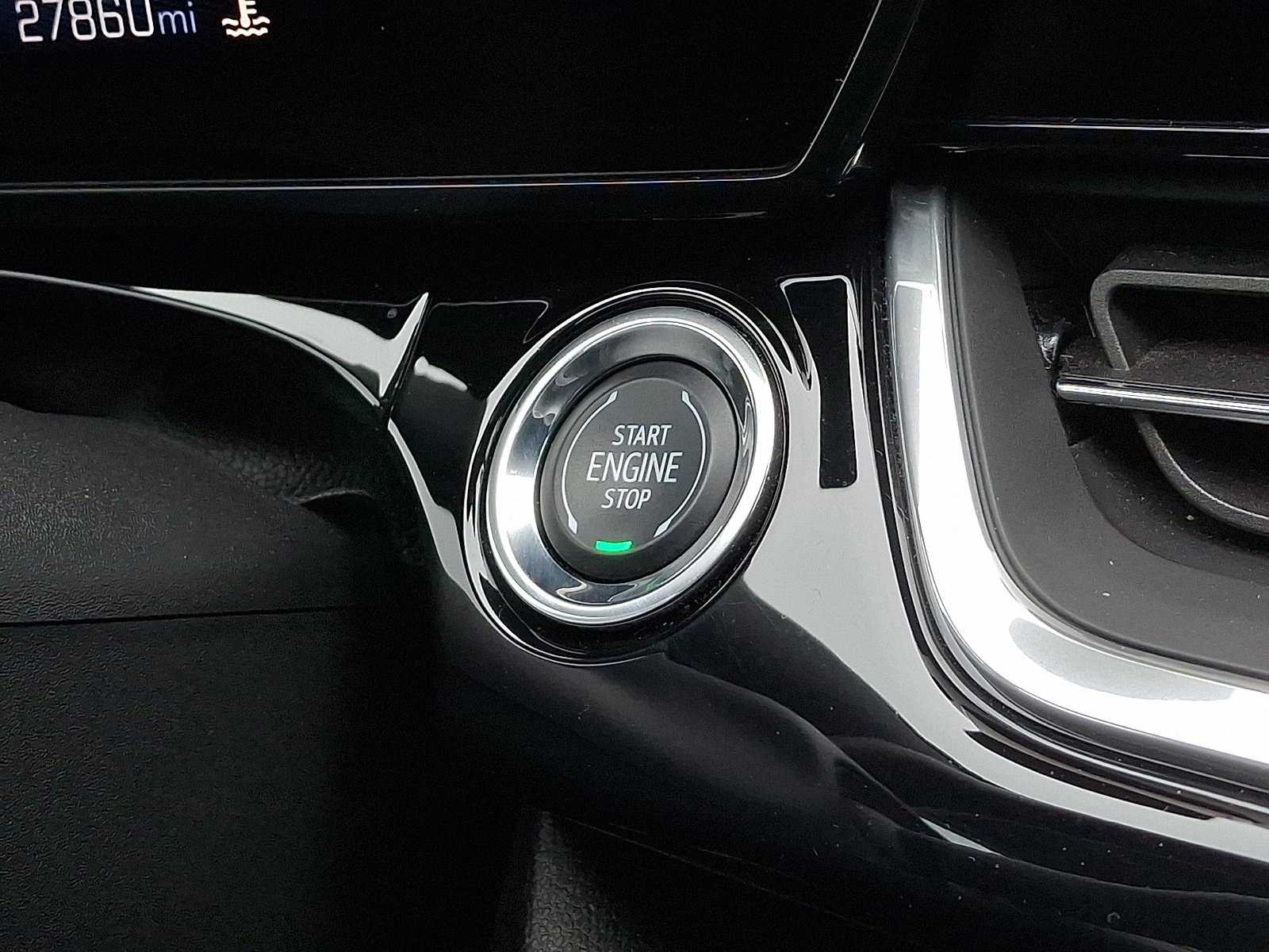 Used 2024 Chevrolet Trax RS w/ Driver Confidence Package image 23