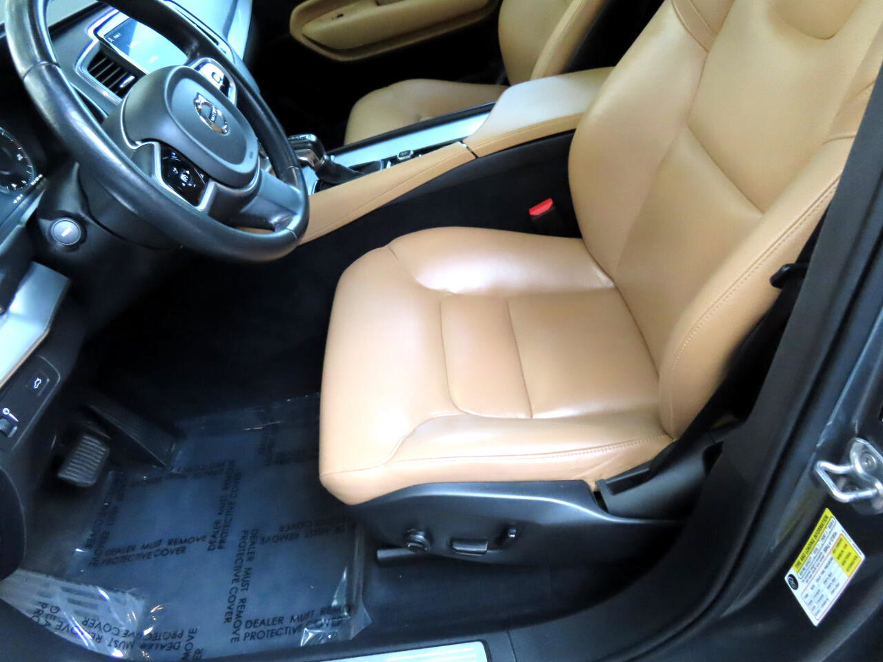 Used 2018 Volvo XC90 T6 Momentum w/ Convenience Package image 11