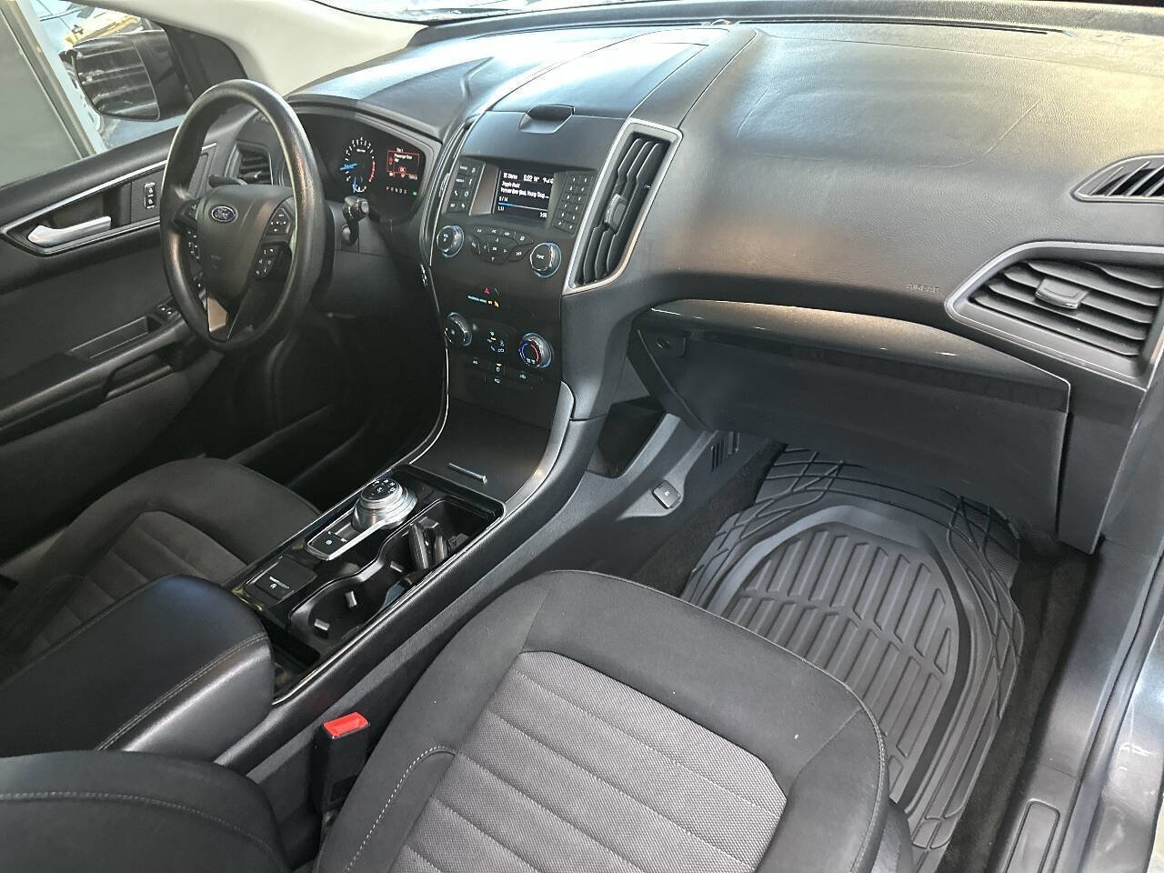 Used 2019 Ford Edge SE image 21