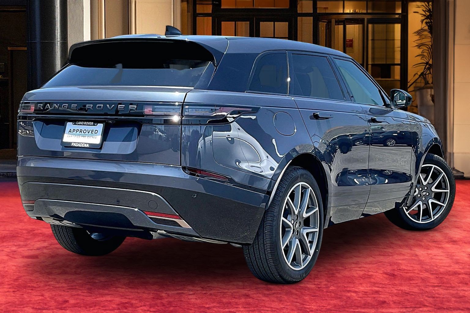 Certified 2025 Land Rover Range Rover Velar Dynamic SE AWD/4WD image 12