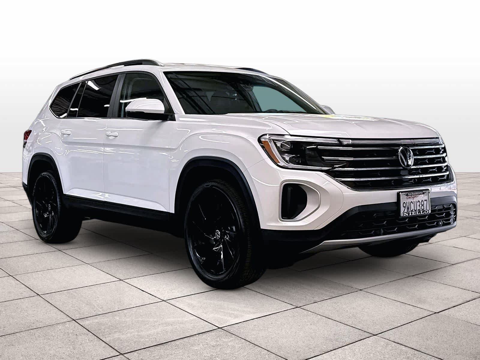 Certified 2026 Volkswagen Atlas SE w/ Black Wheel Package AWD/4WD image 3