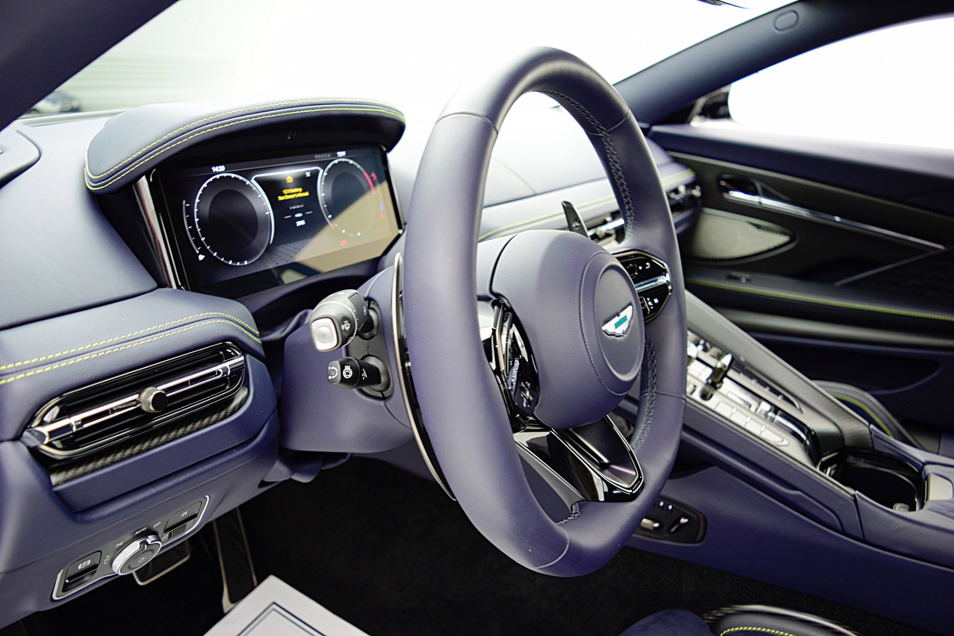 Used 2024 Aston Martin DB12 Coupe image 36