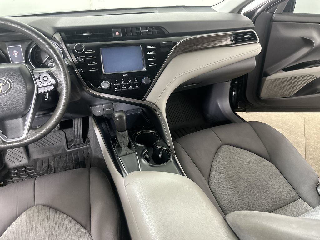 Used 2020 Toyota Camry LE FWD image 19
