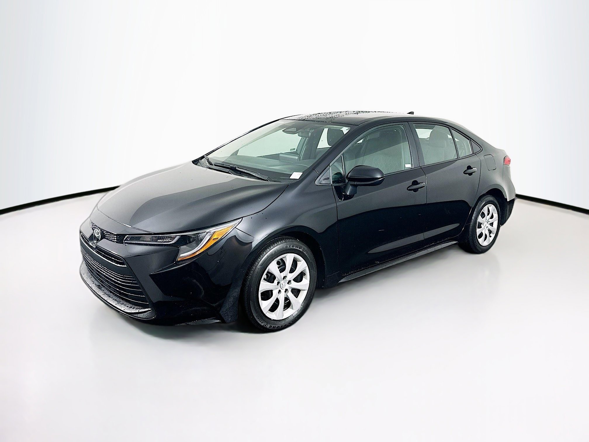 Used 2025 Toyota Corolla LE image 3