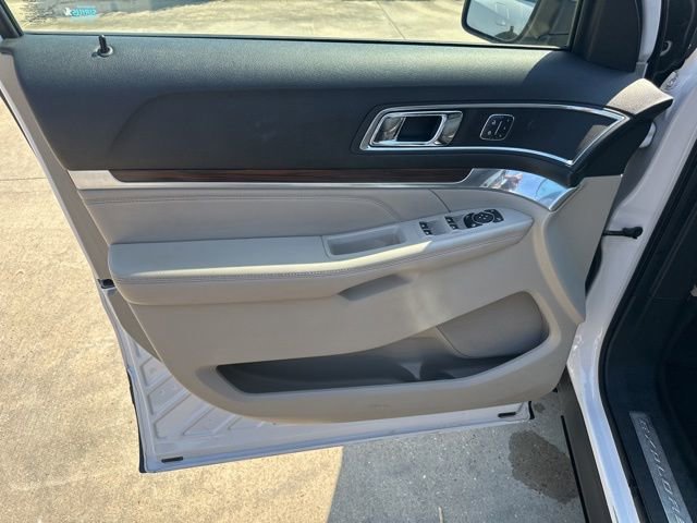 Used 2018 Ford Explorer Limited w/ Equipment Group 301A FWD image 18