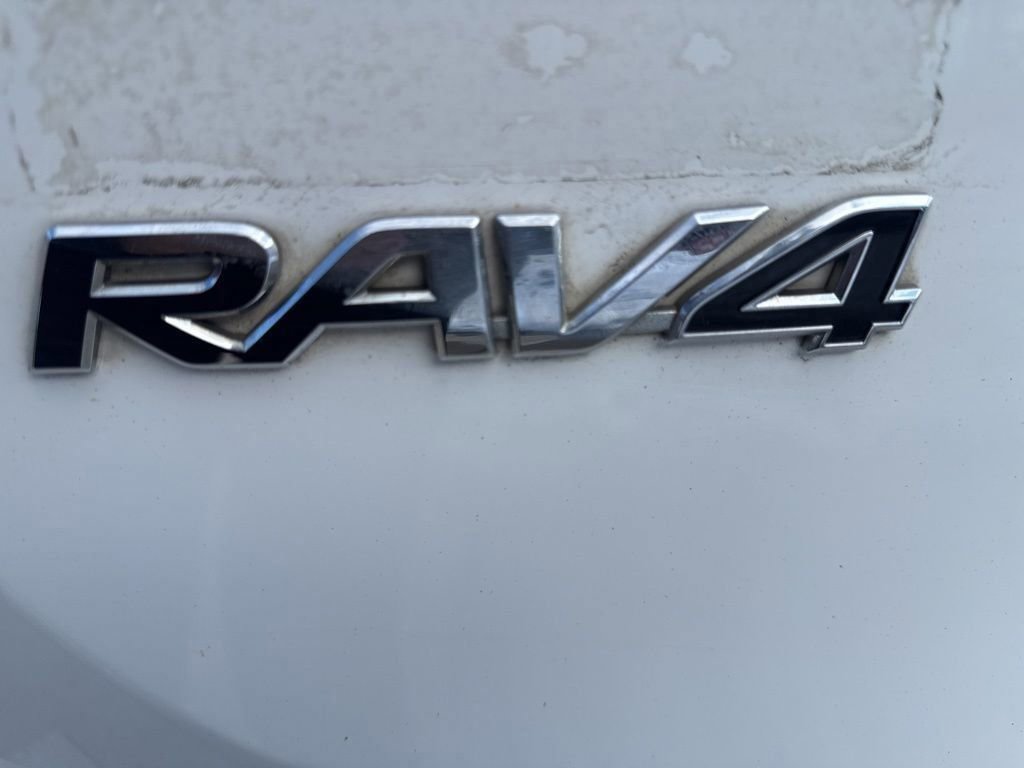 Used 2016 Toyota RAV4 SE image 17