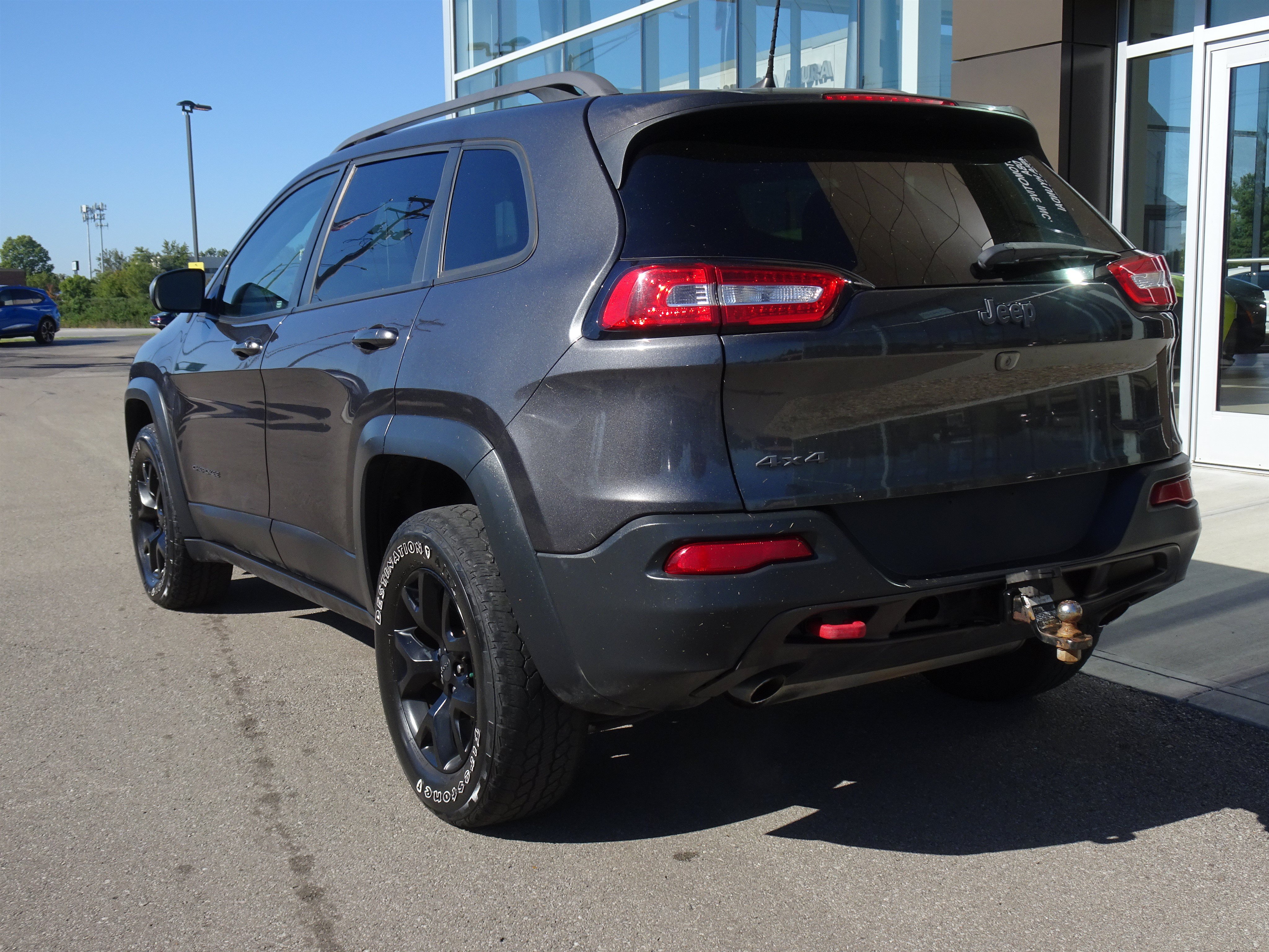 Used 2016 Jeep Cherokee Trailhawk w/ Cold Weather Group AWD/4WD image 3