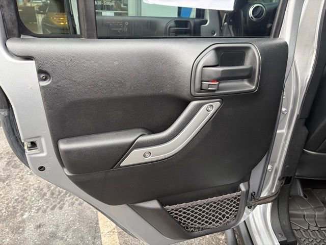 Used 2016 Jeep Wrangler Unlimited Rubicon image 14