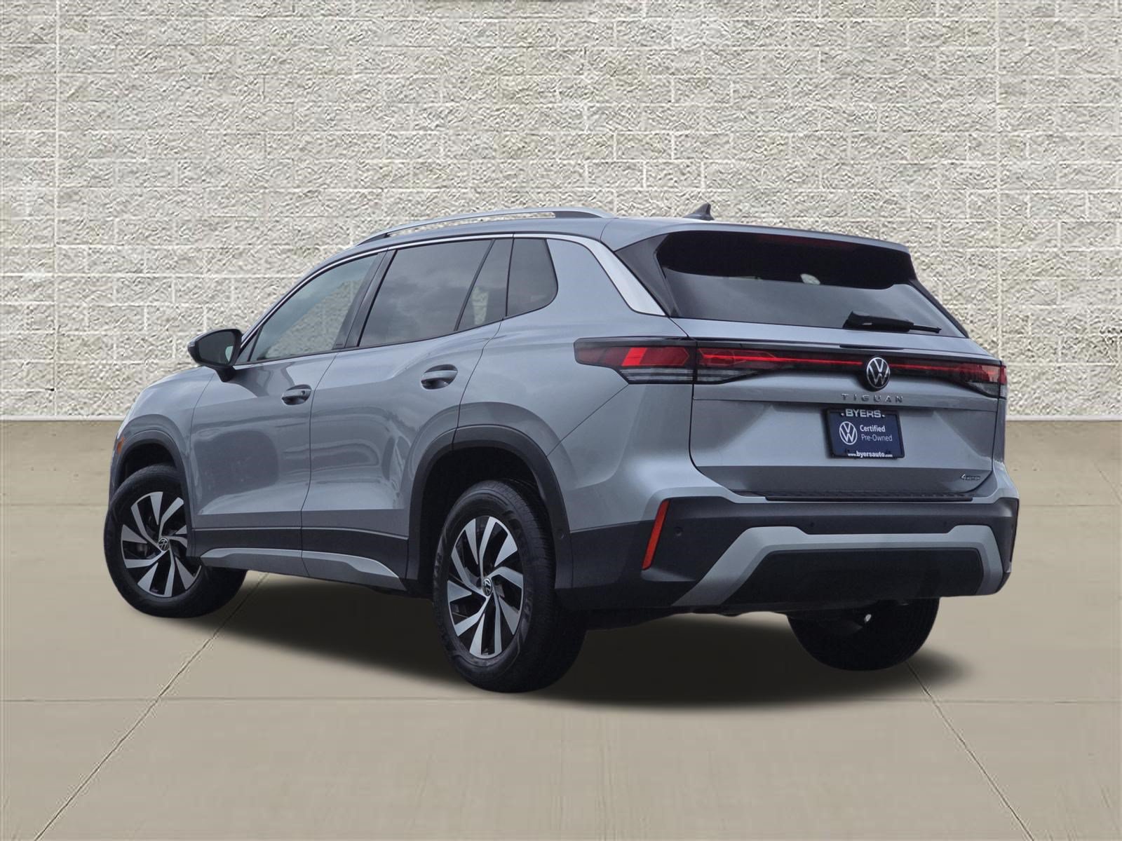New 2025 Volkswagen Tiguan S AWD/4WD image 5