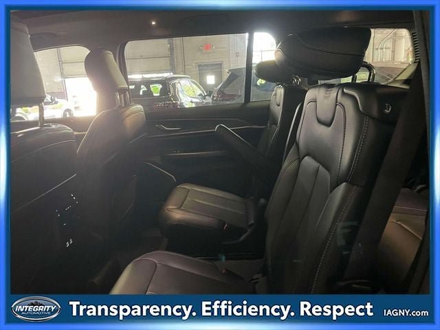Used 2023 Jeep Grand Cherokee L Limited AWD/4WD image 12