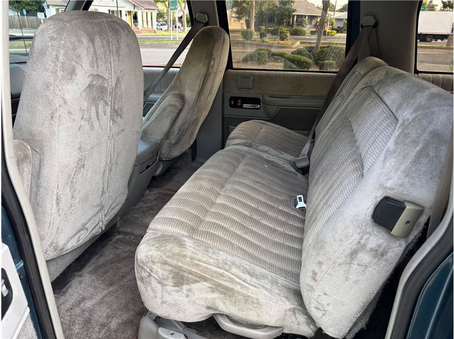 Used 1993 GMC Suburban 2500 RWD image 11