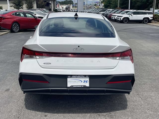 Certified 2024 Hyundai Elantra SE FWD image 6