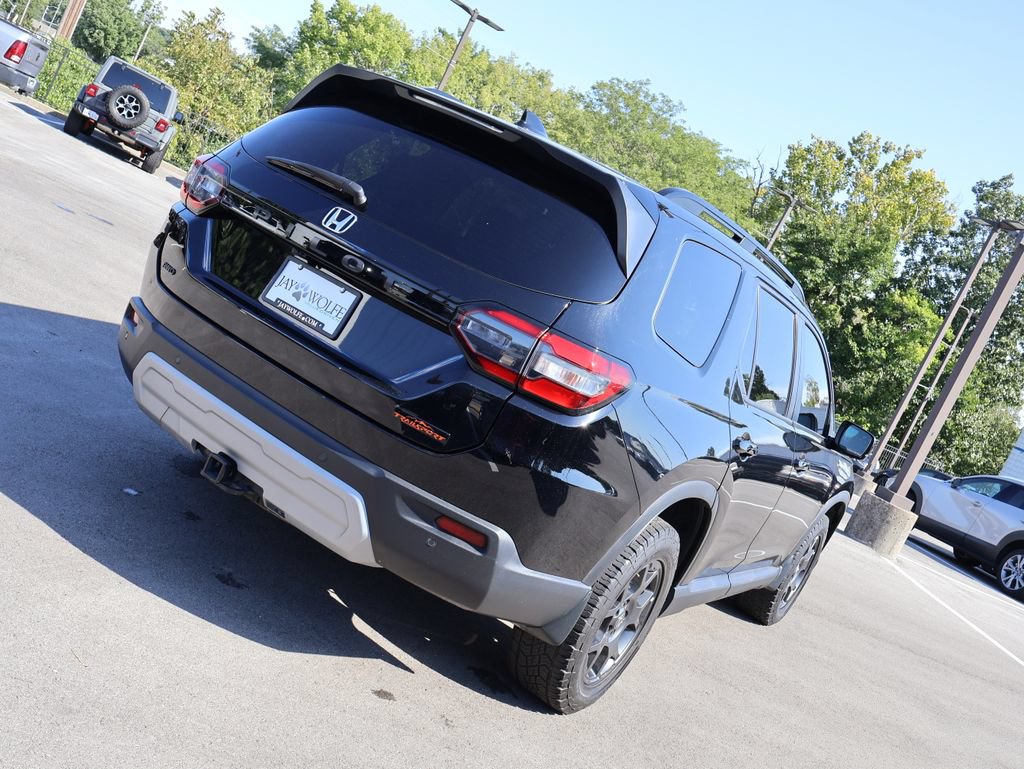 Certified 2025 Honda Pilot TrailSport image 7