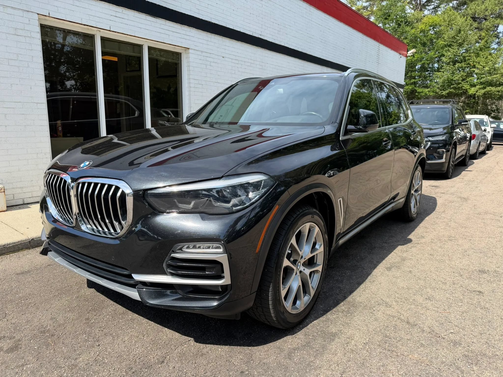 Used 2019 BMW X5 xDrive40i w/ Premium Package 2 AWD/4WD image 2