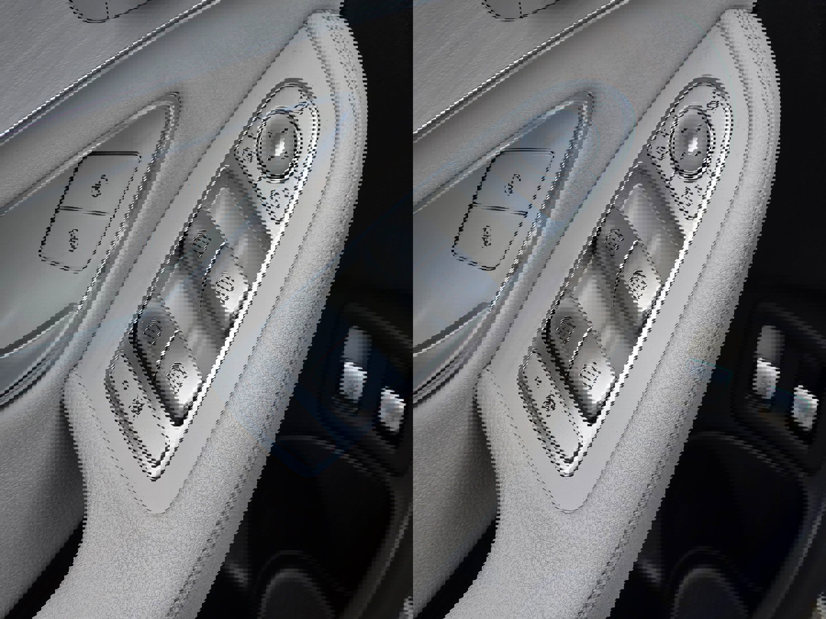 Used 2016 Mercedes-Benz C 350e Sedan w/ Multimedia Package image 23