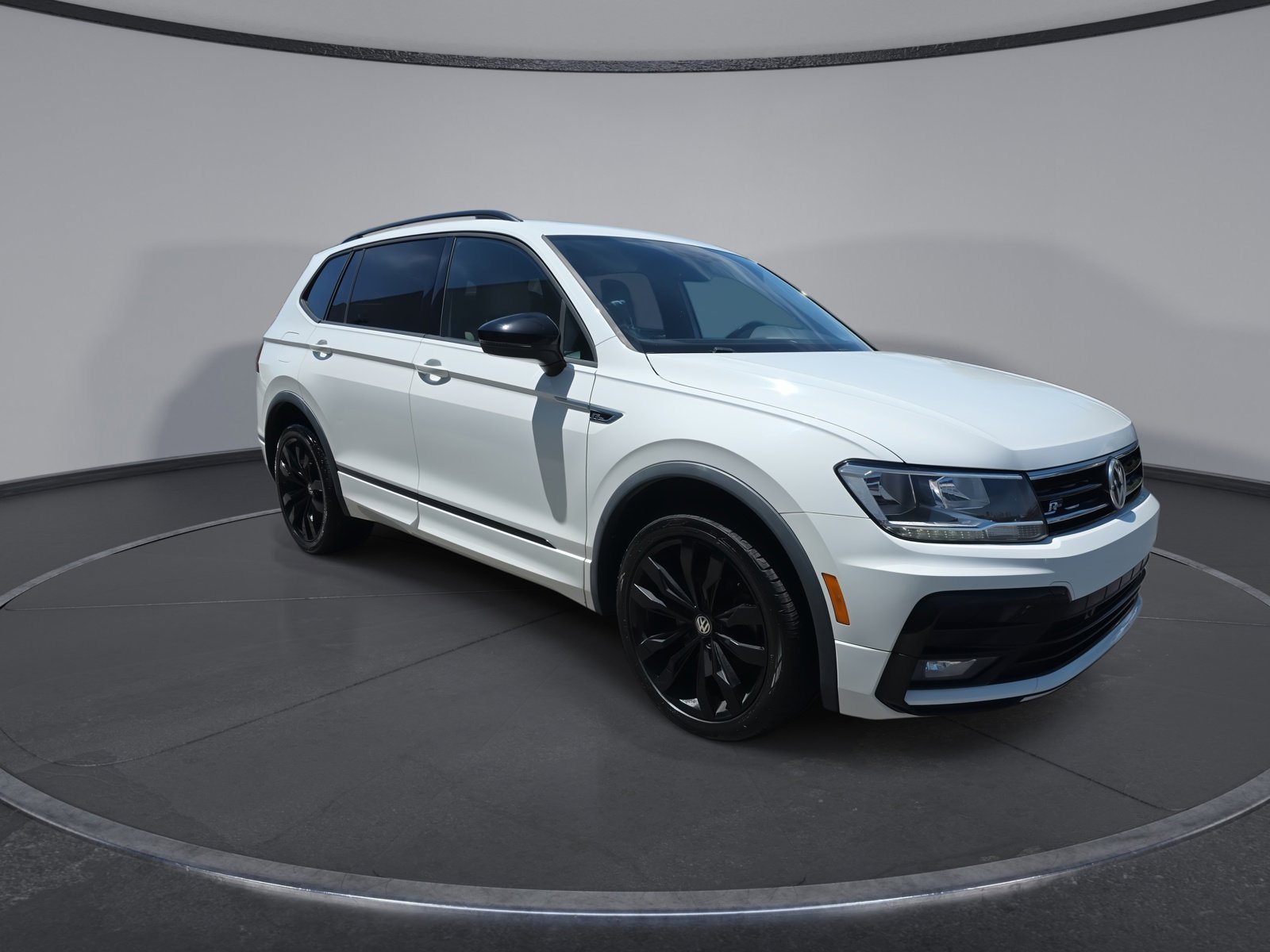 Used 2020 Volkswagen Tiguan SE R-Line AWD/4WD image 2