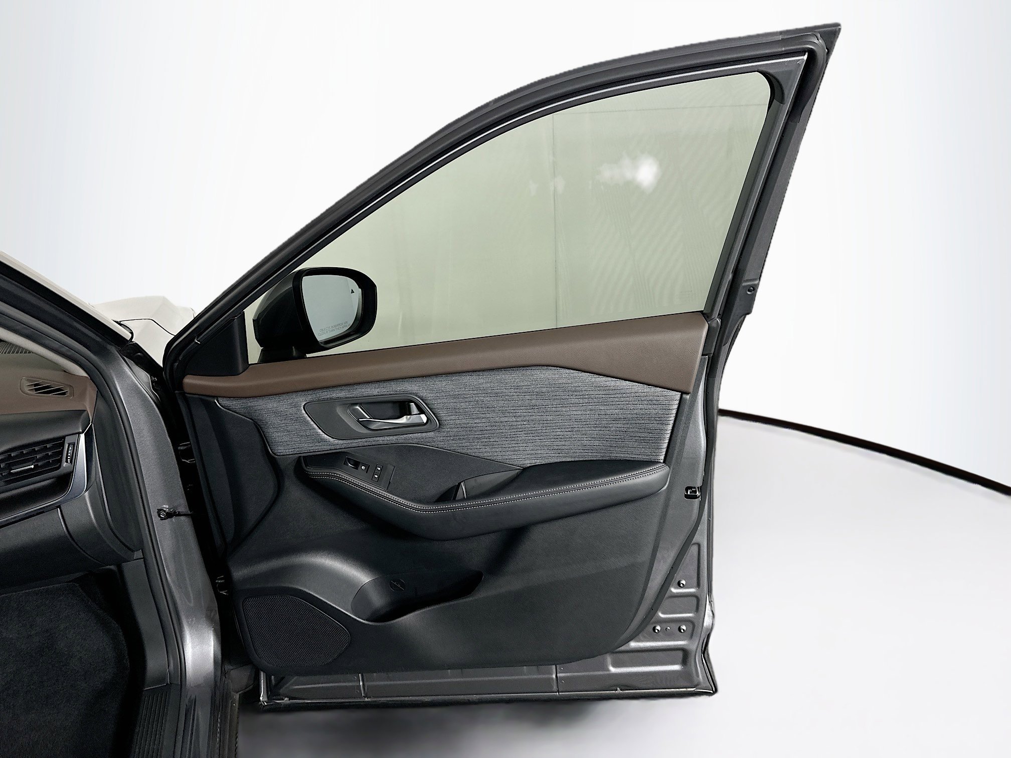 Used 2023 Nissan Rogue SV image 30