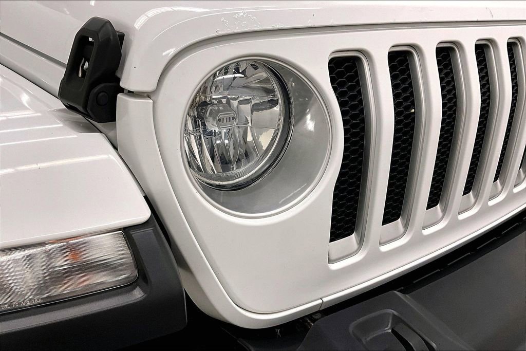 Used 2018 Jeep Wrangler Unlimited Sahara w/ Dual Top Group image 30