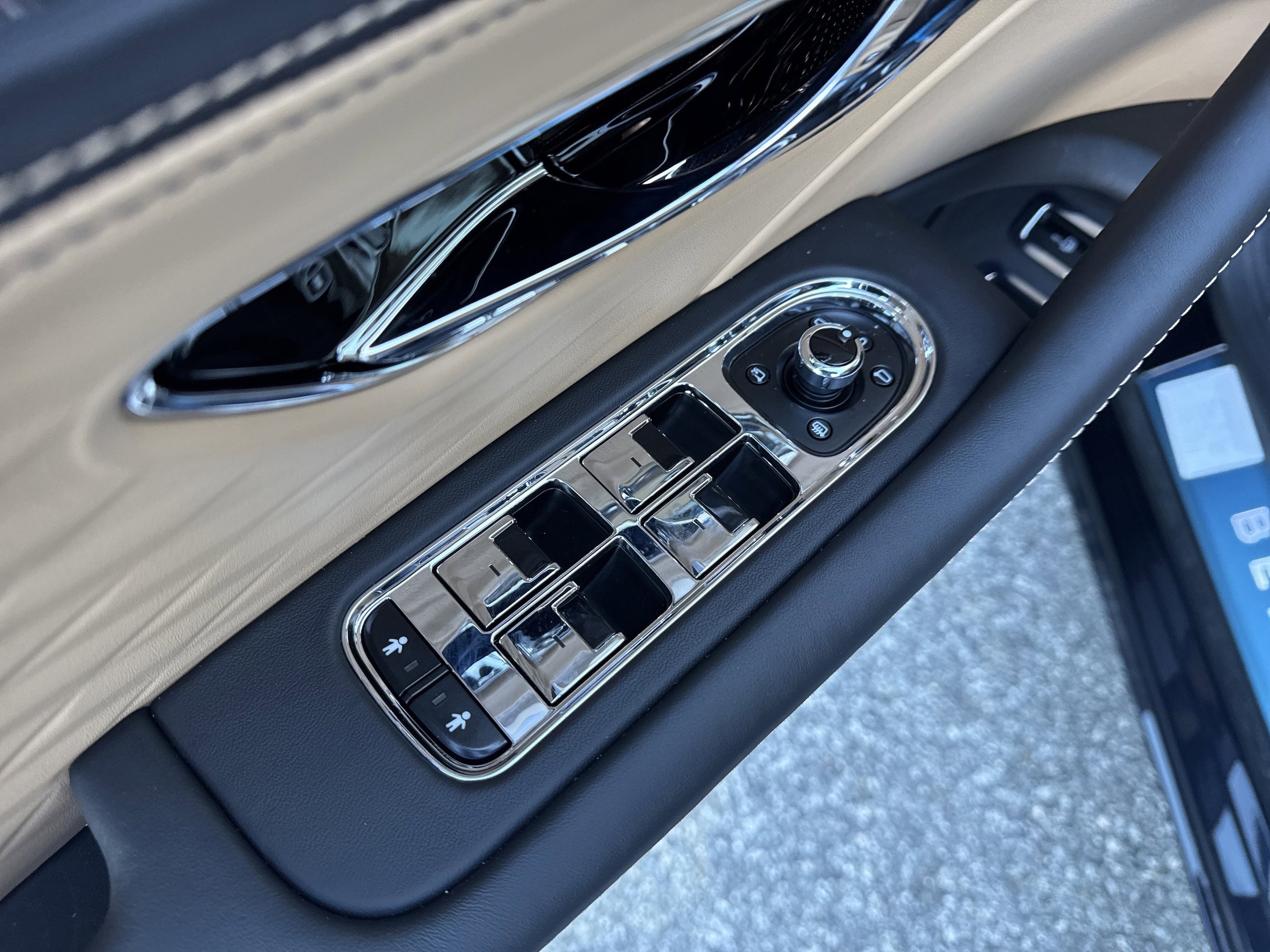New 2026 Bentley Flying Spur Plug-In Hybrid image 12