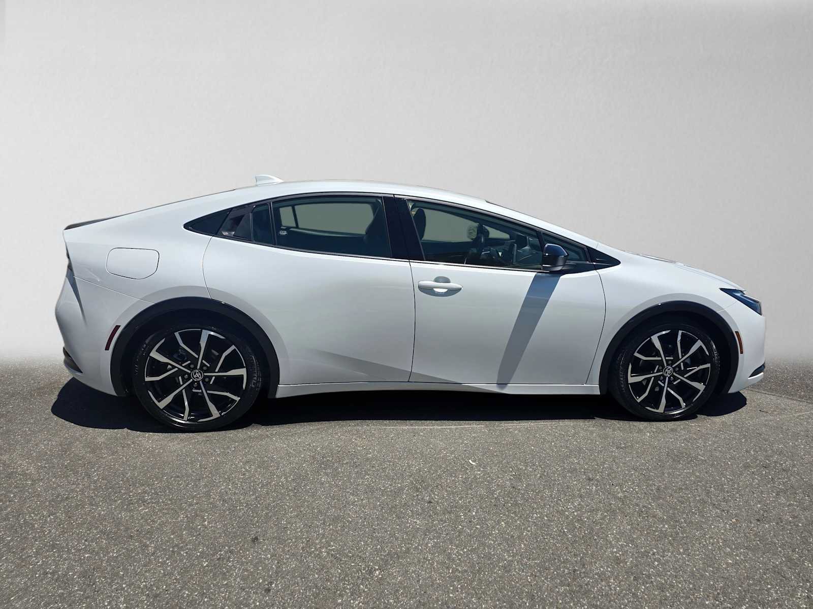 Used 2023 Toyota Prius Prime FWD image 2