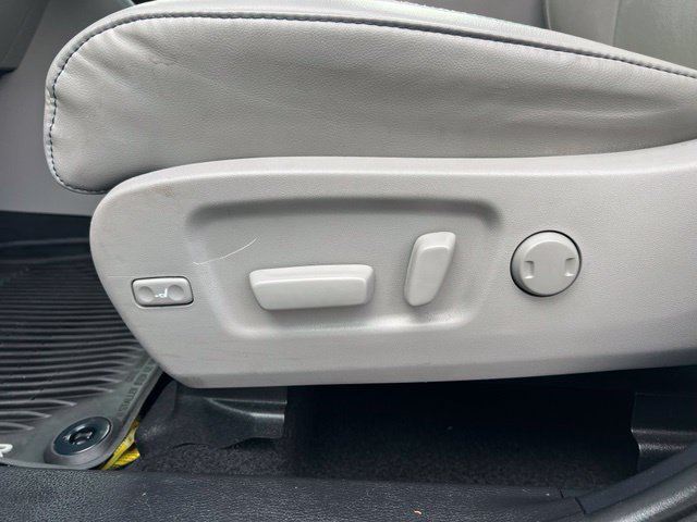 Used 2019 Toyota Highlander XLE AWD/4WD image 19