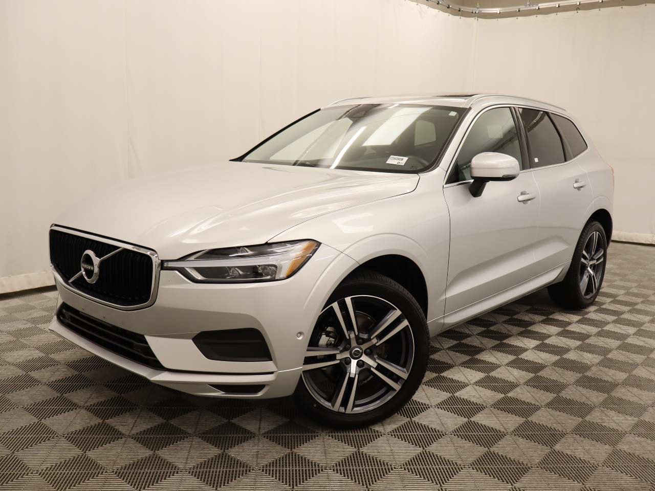 Used 2019 Volvo XC60 T5 Momentum w/ Premium Package