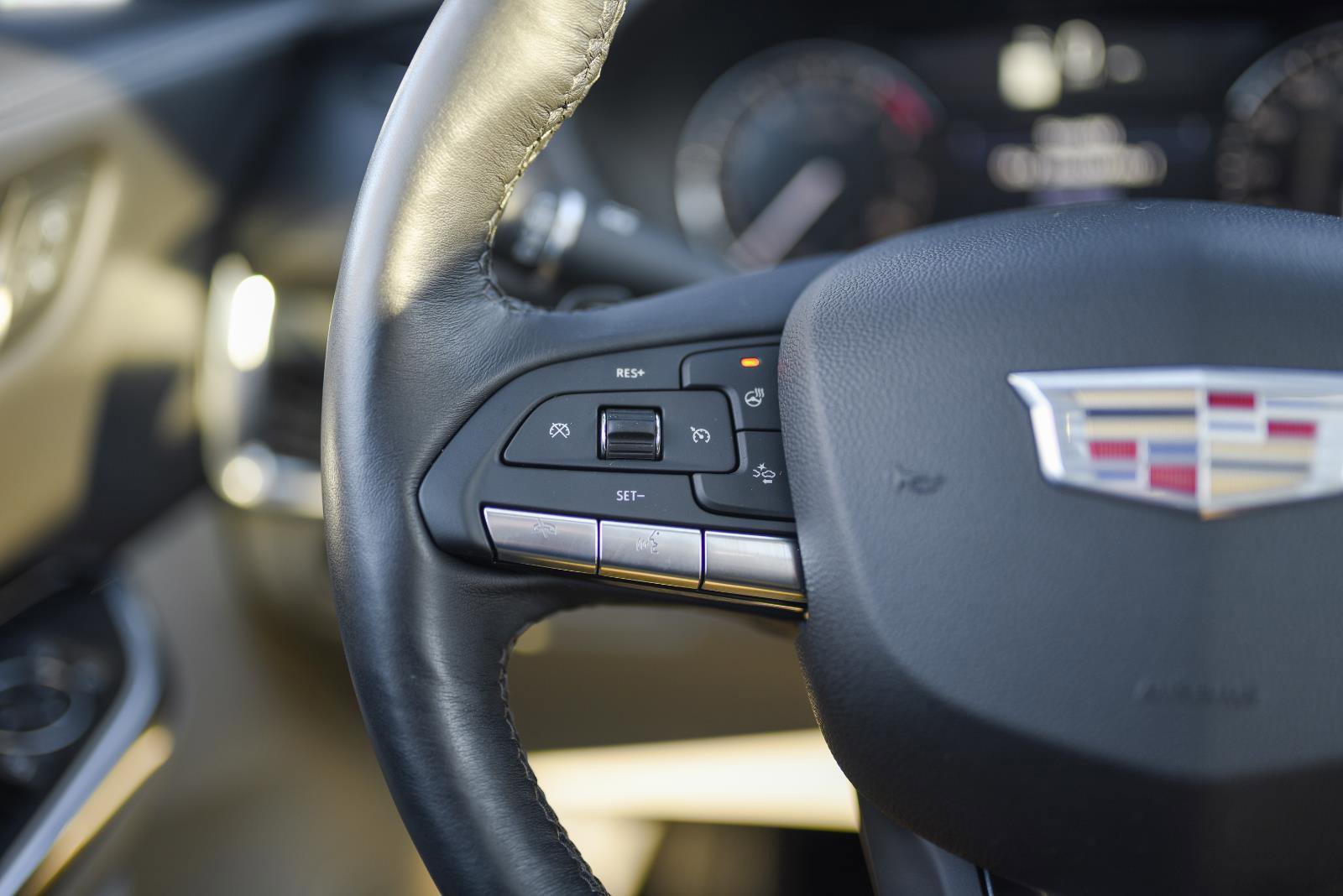 Used 2022 Cadillac XT4 Premium Luxury w/ Enhanced Visibility Package image 26