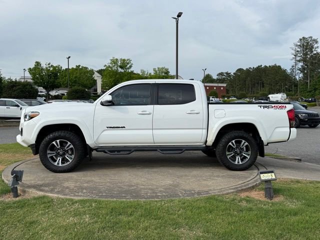 Used 2016 Toyota Tacoma TRD Sport w/ Premium & Technology Package AWD/4WD image 3