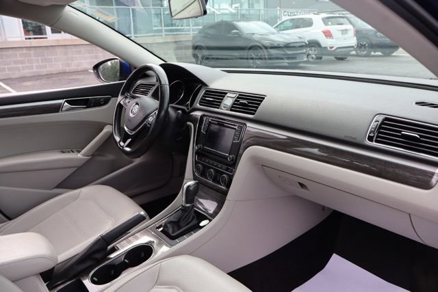 Used 2017 Volkswagen Passat 1.8T SE FWD image 36