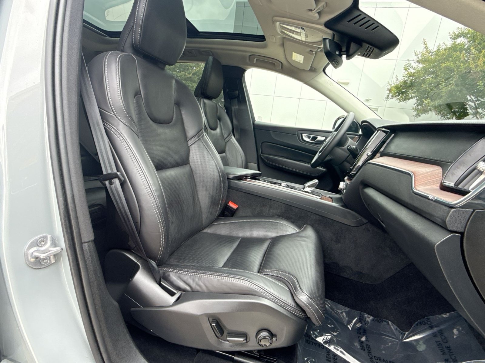 Certified 2024 Volvo XC60 B5 Ultimate w/ Protection Package Premier AWD/4WD image 27