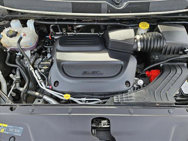 Used 2024 Chrysler Pacifica Touring-L image 22