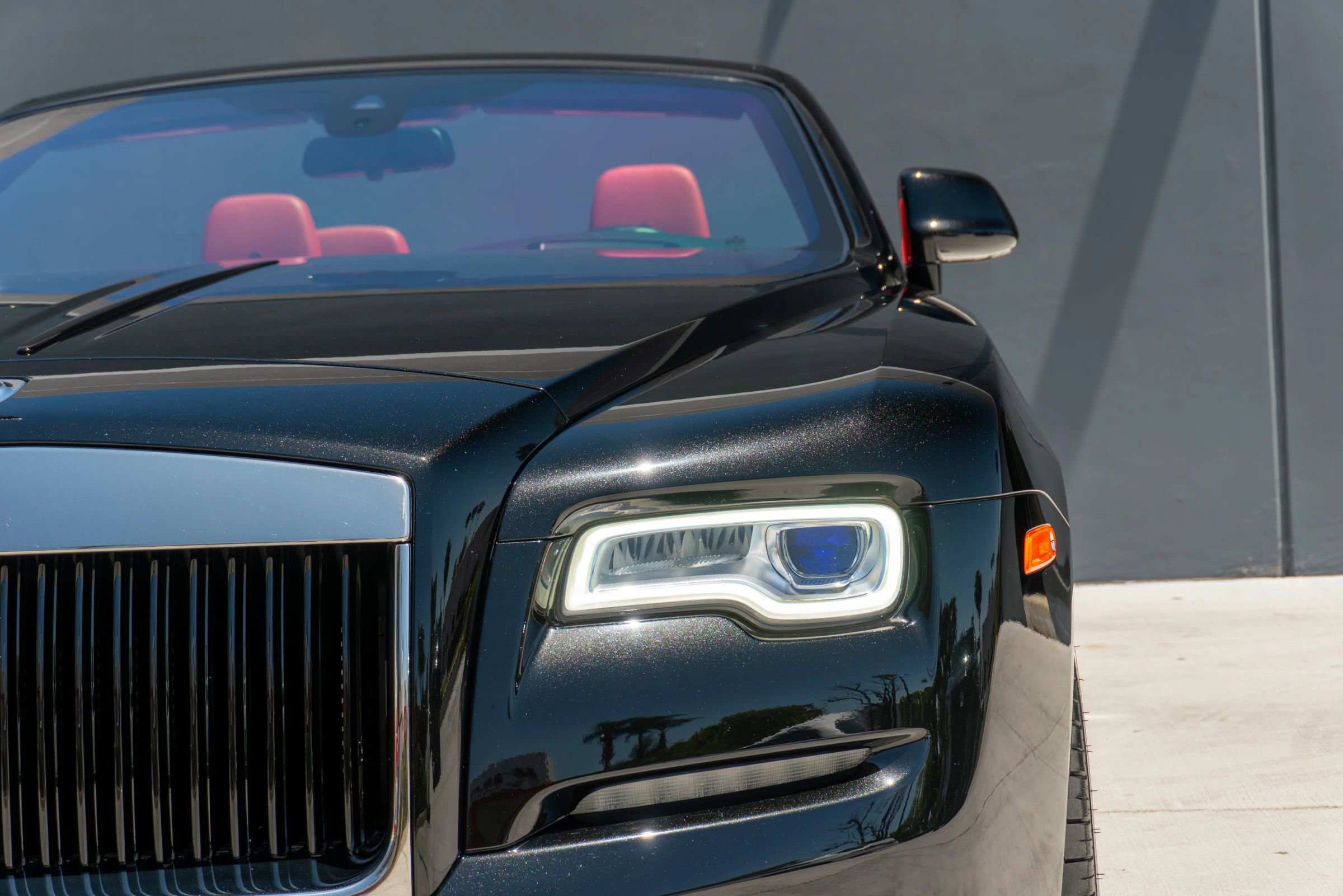 Used 2019 Rolls-Royce Dawn RWD image 33