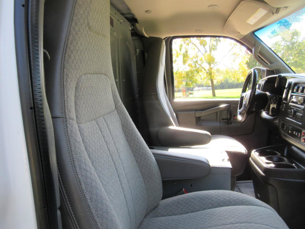 Used 2017 Chevrolet Express 2500 RWD image 35