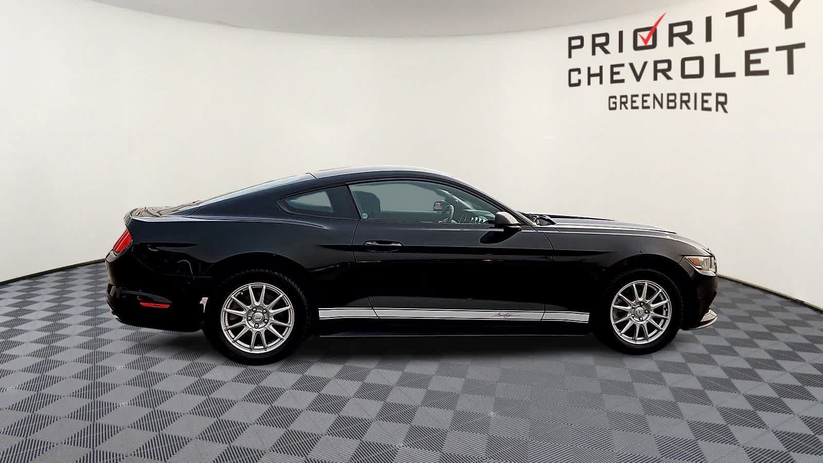 Used 2015 Ford Mustang Coupe RWD image 9