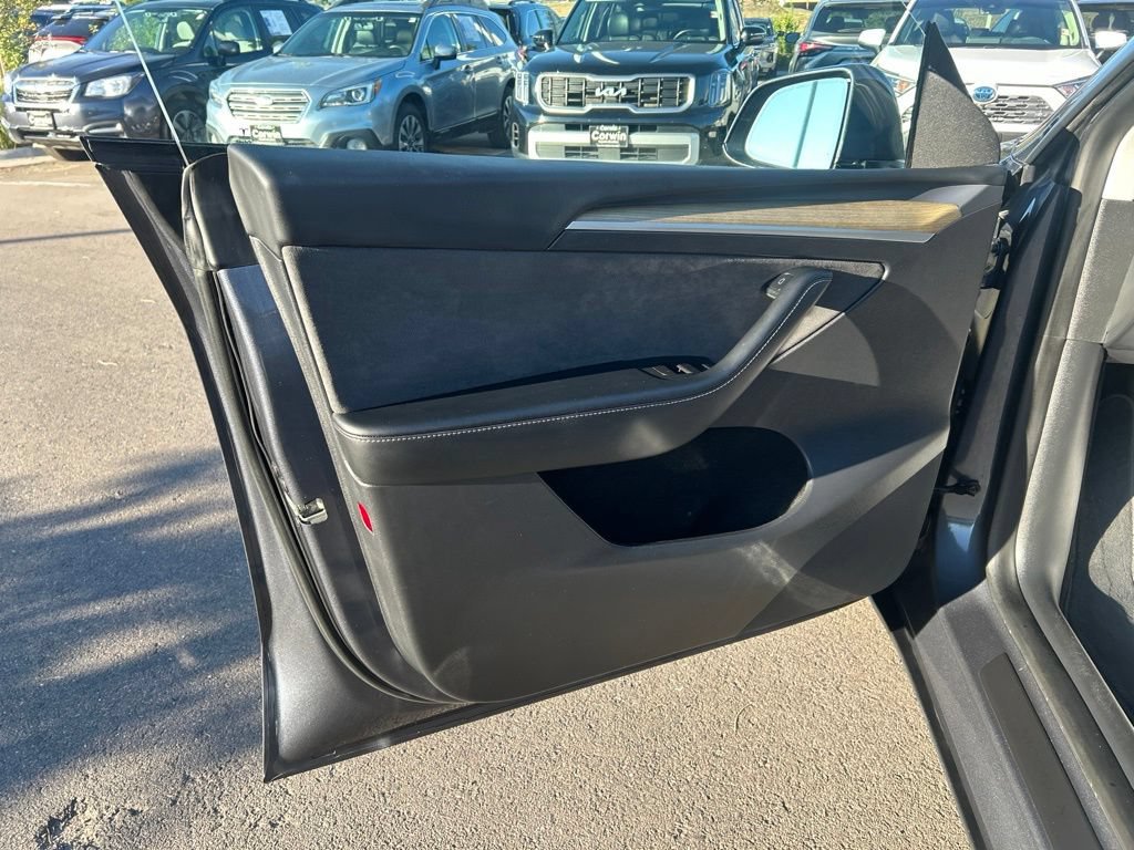 Used 2023 Tesla Model Y Long Range AWD/4WD image 22