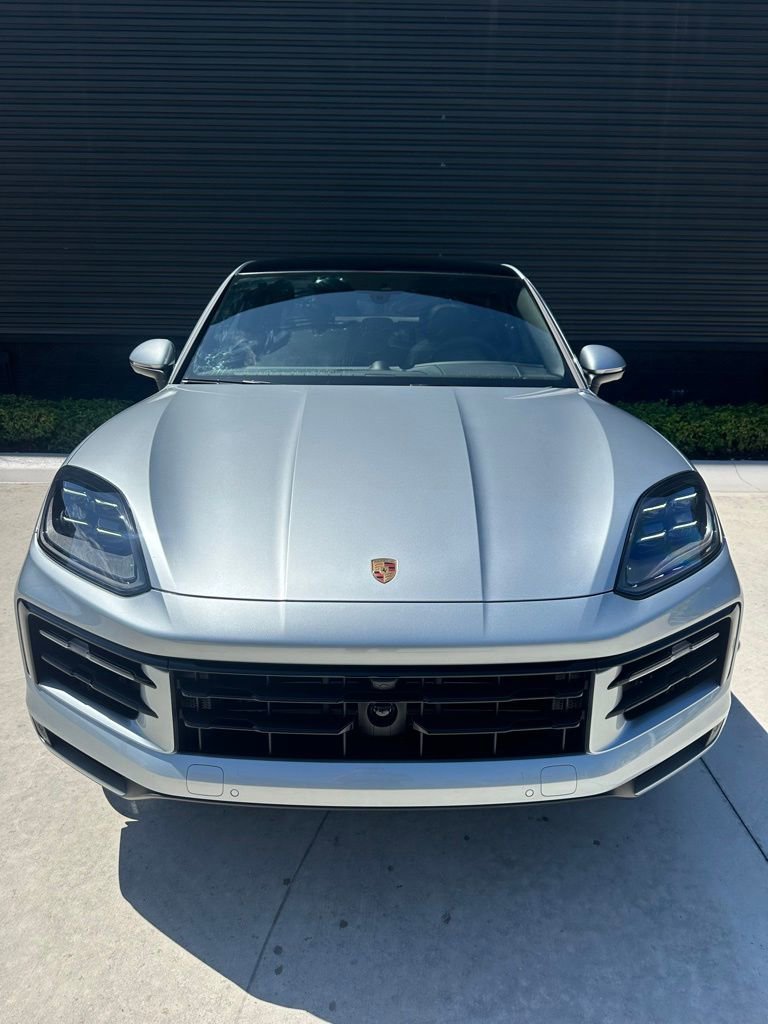 Used 2025 Porsche Cayenne Coupe image 18