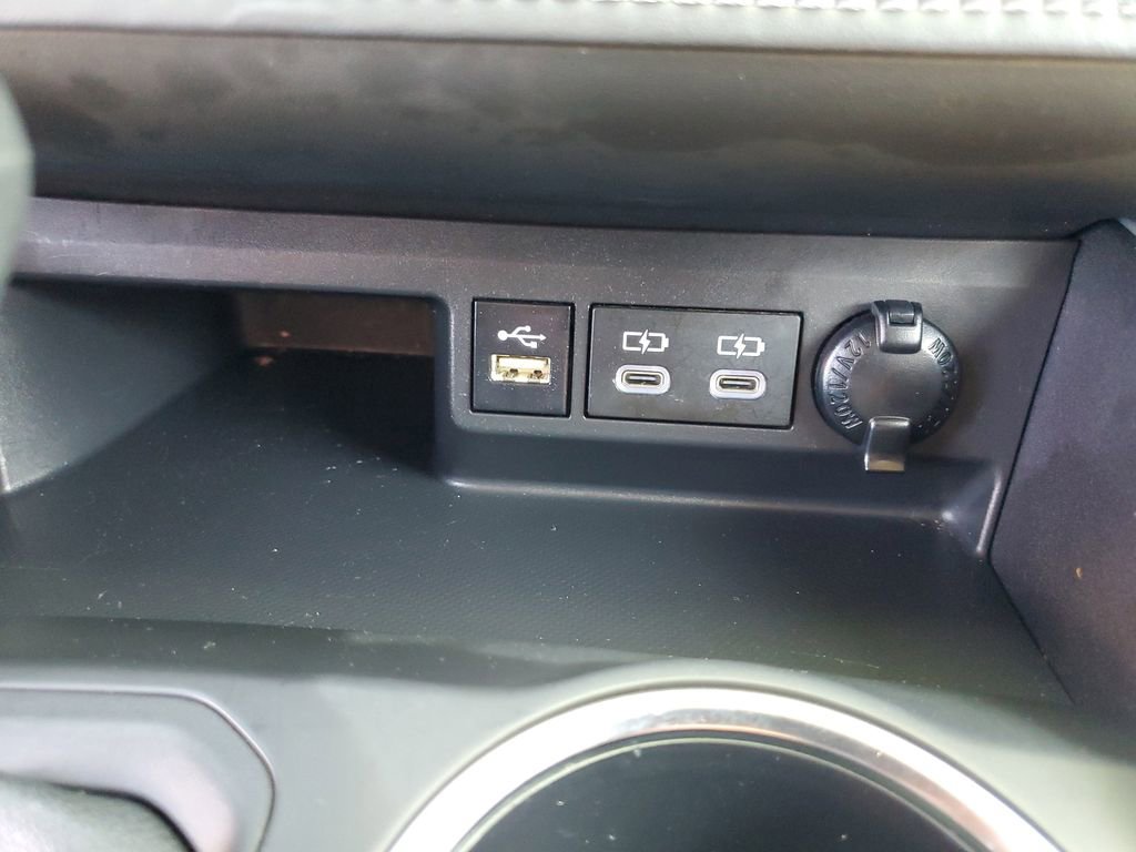 Used 2024 Toyota Highlander LE image 13