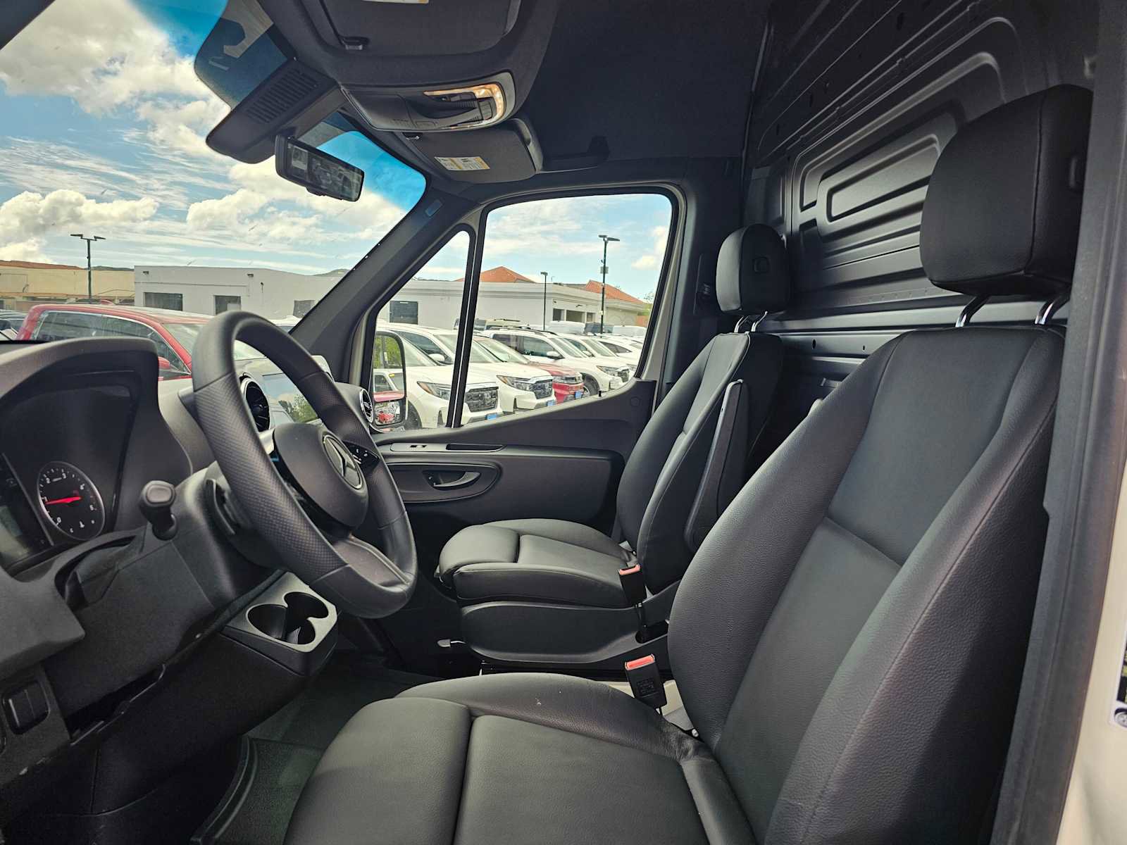 Used 2025 Mercedes-Benz Sprinter 2500 image 19