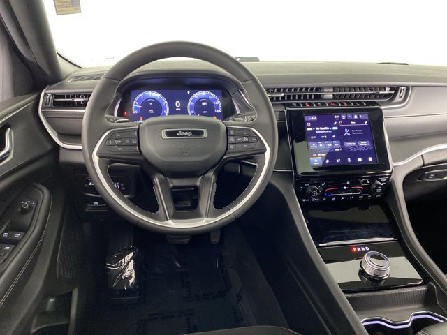Used 2023 Jeep Grand Cherokee L Altitude AWD/4WD image 39