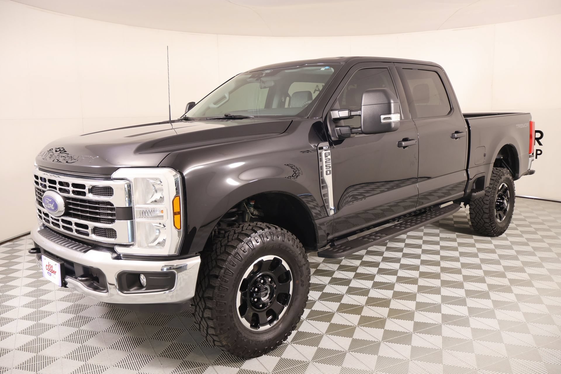 Used 2025 Ford F250 XLT w/ Tremor Off-Road Package AWD/4WD image 9