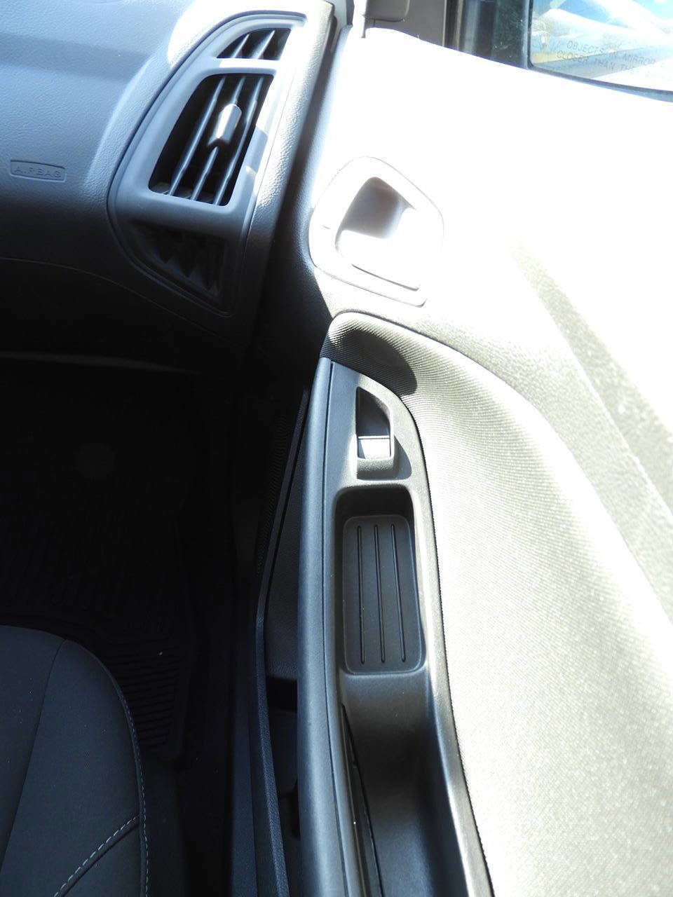 Used 2015 Ford Focus SE w/ SE Cold Weather Package image 33