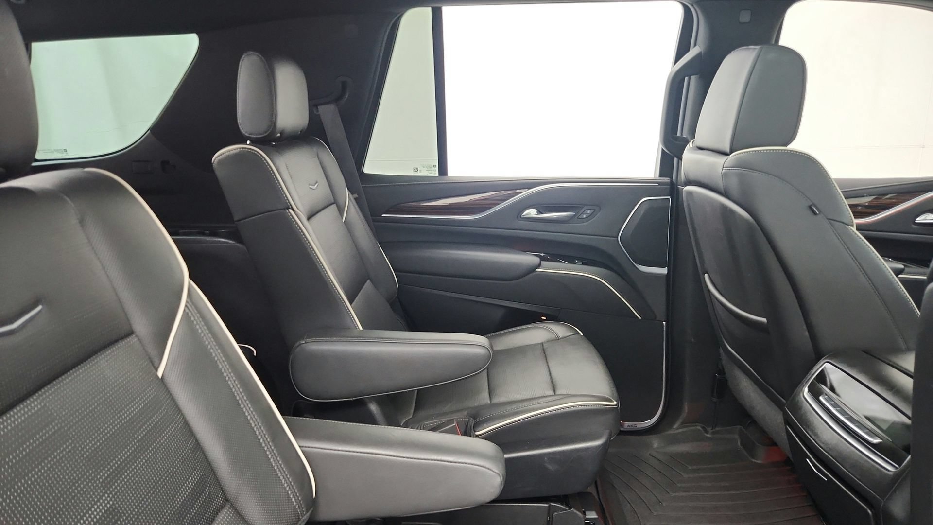 Certified 2022 Cadillac Escalade Premium Luxury AWD/4WD image 27