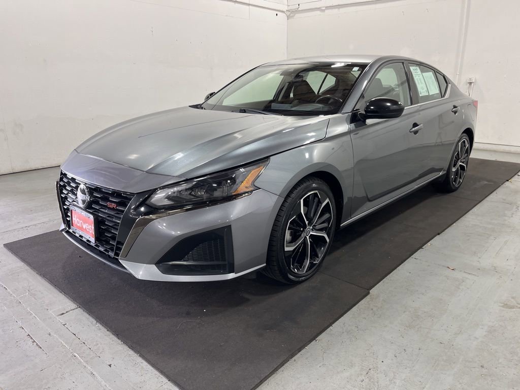 Used 2023 Nissan Altima 2.5 SR FWD image 3