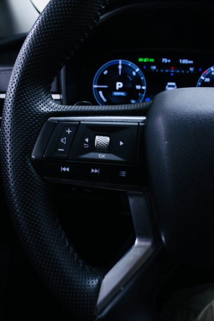 Used 2024 Mitsubishi Outlander SEL image 12