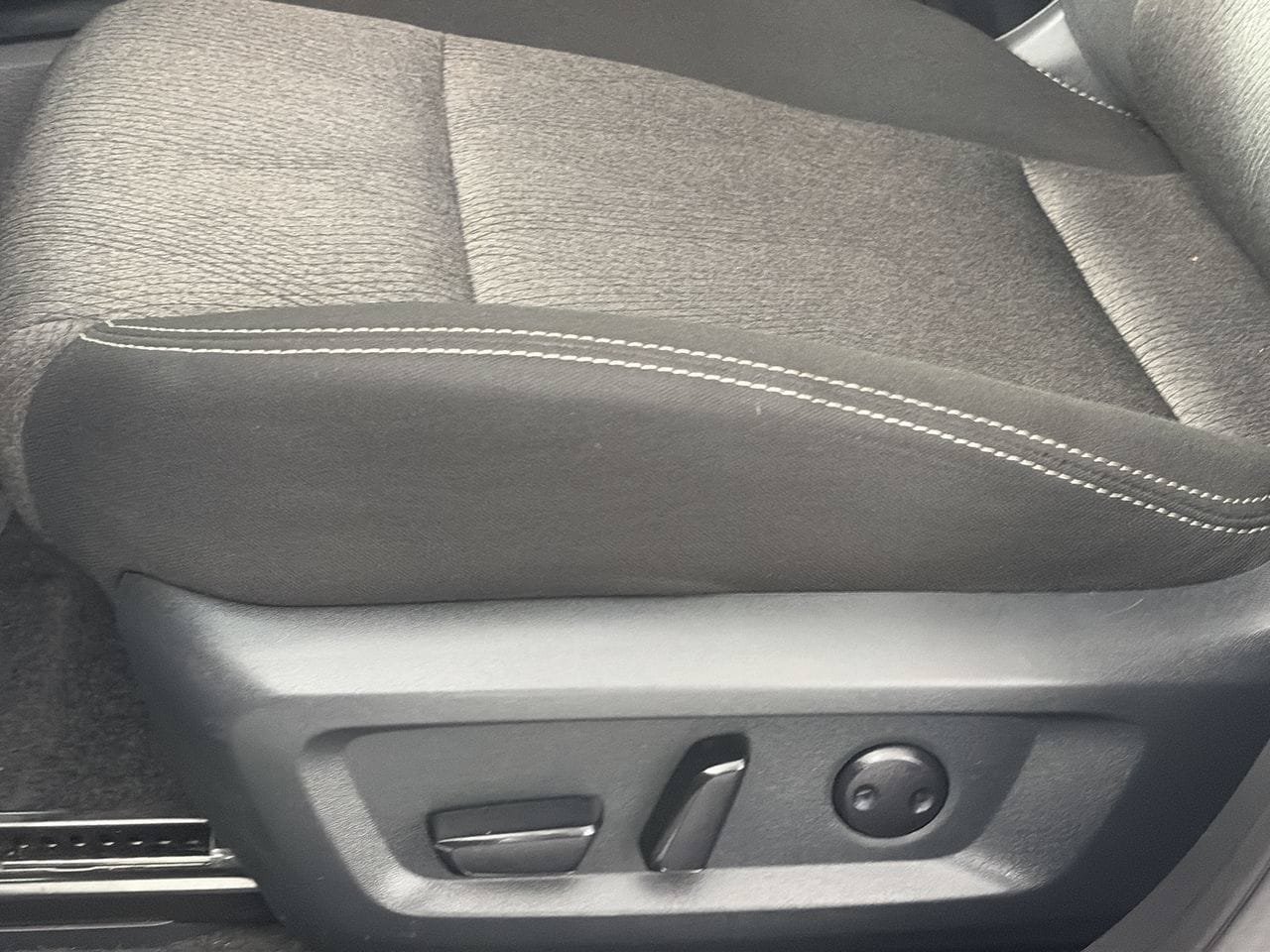 Used 2025 Nissan Rogue SV AWD/4WD image 18