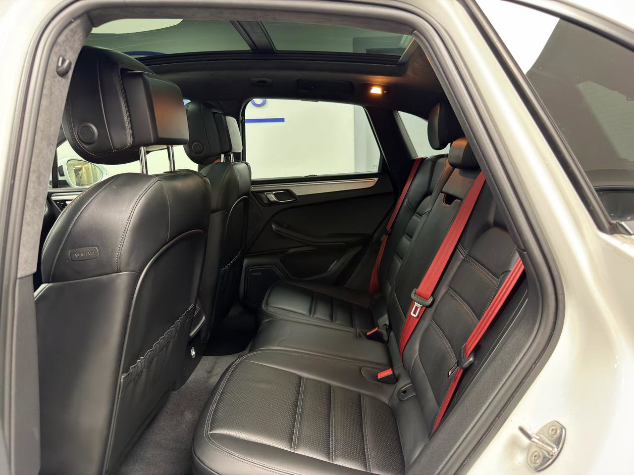 Used 2015 Porsche Macan Turbo image 29