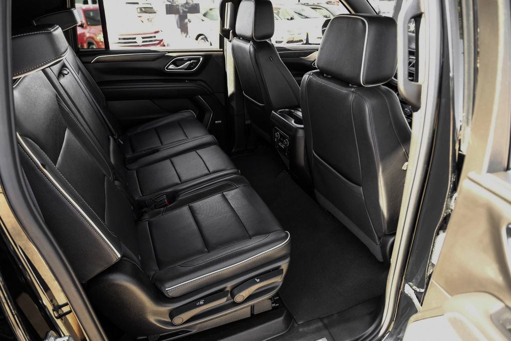 Used 2024 Chevrolet Suburban Premier image 33